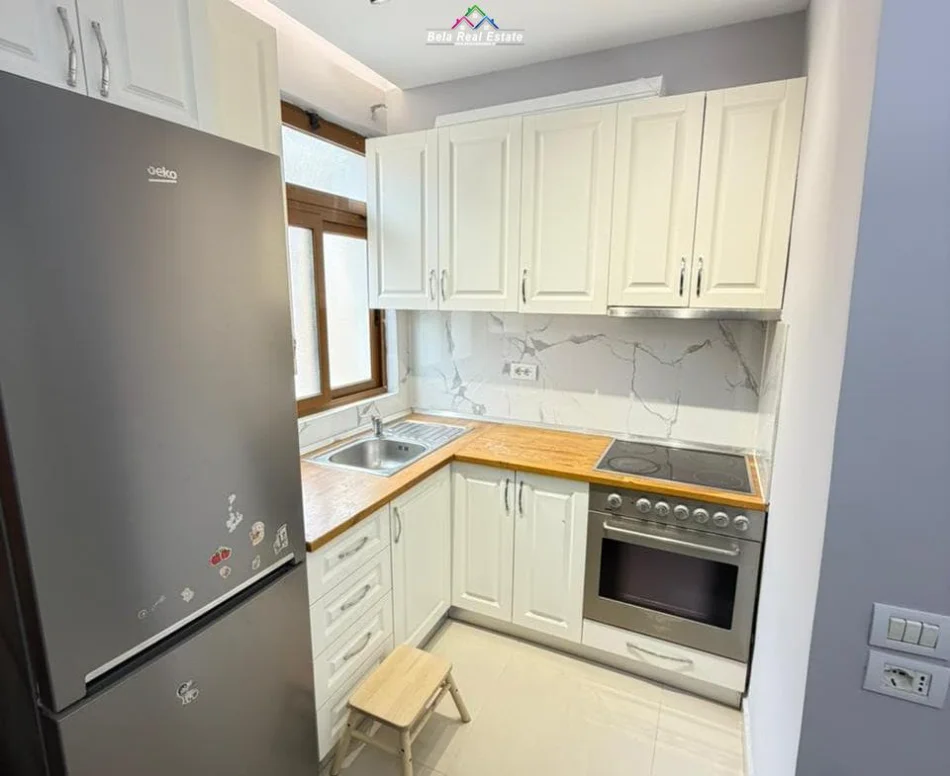 Tirane, jepet me qera apartament 1+1+Ballkon Kati 3, 60 m² 520 € (21 dhjetori)