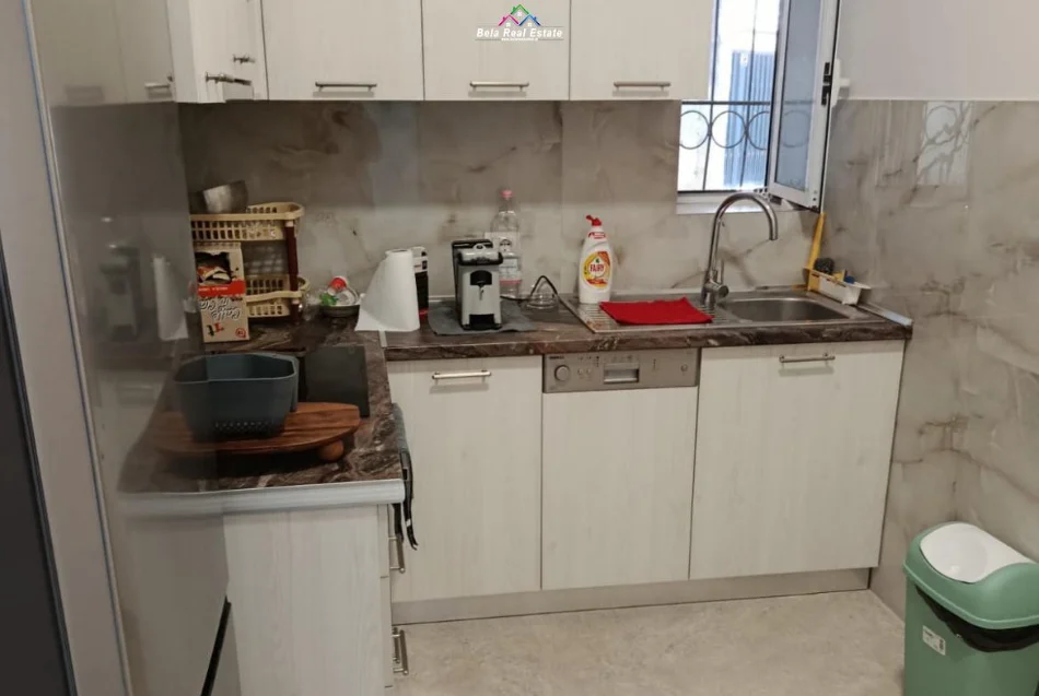 Tirane, jepet me qera apartament 2+1 Kati 1, 75 m² 620 € (vasil shanto)