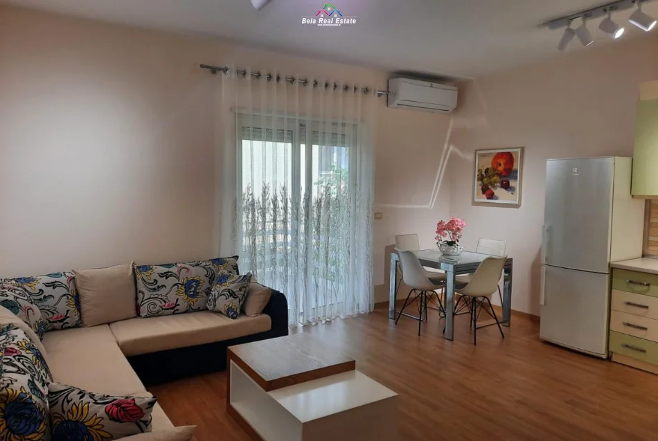 Shqiperi, jepet me qera apartament 2+1 Kati 2, 115 m² 750 € (liqeni i thate)