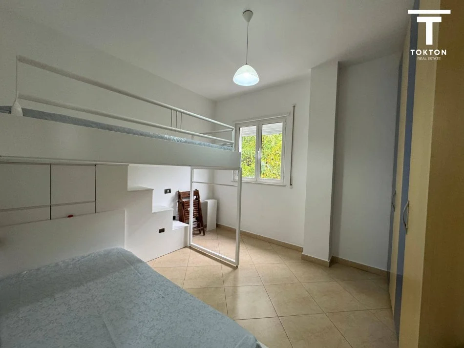 Tirane, jepet me qera apartament 3+1 Kati 3, 134 m² 550 € (Fresku) TT 435
