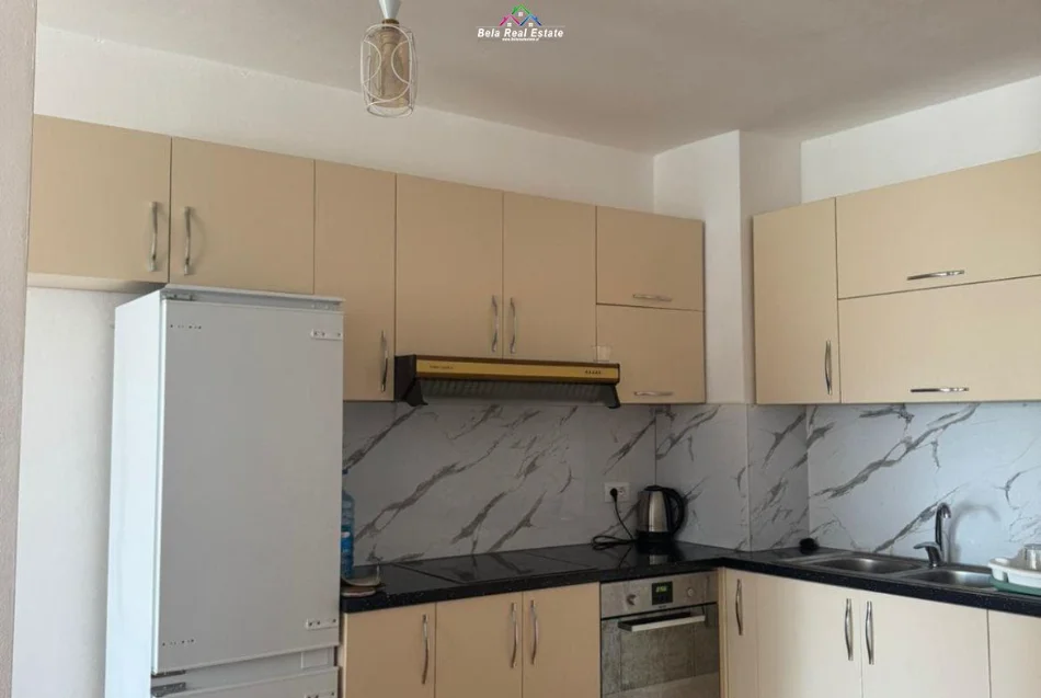 Tirane, jepet me qera apartament 1+1 Kati 2, 133 m² 530 € (5 Maji)
