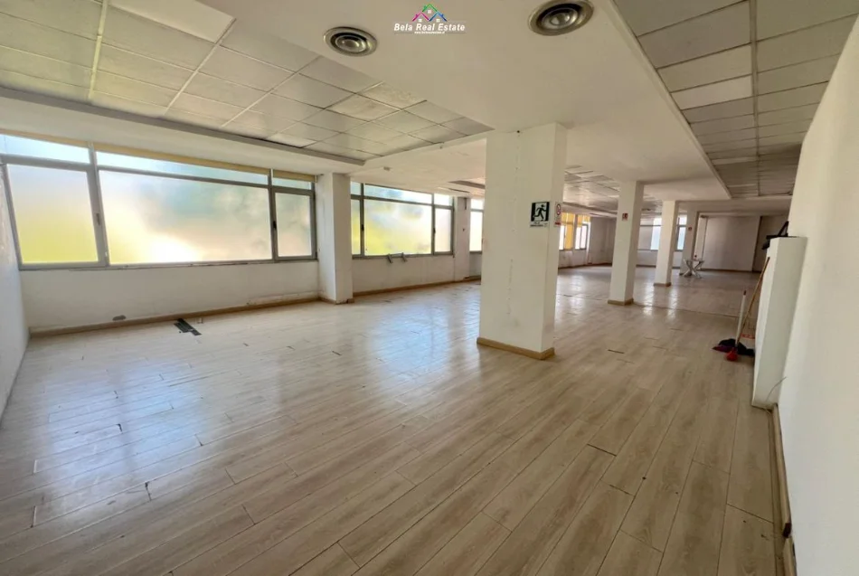 Tirane, jepet me qera zyre Kati 2, 300 m² 4.500 € (Stadiumi Dinamo)
