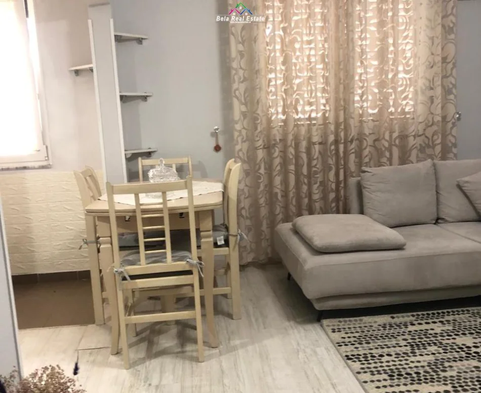 Tirane, jepet me qera apartament 1+1+Ballkon Kati 5, 60 m² 420 € (ali demi)
