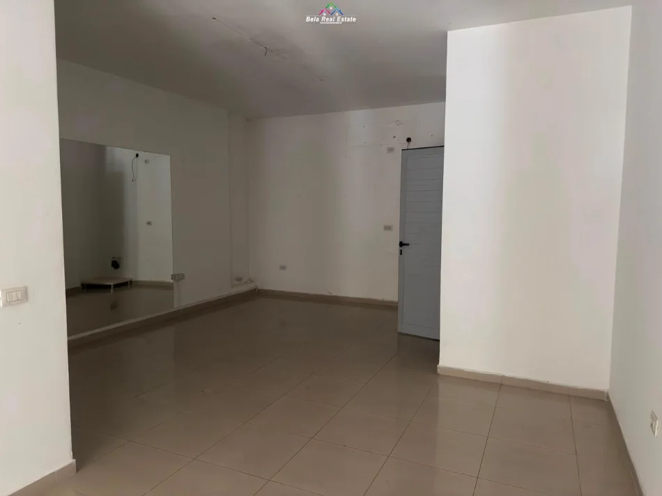 Tirane, jepet me qera dyqan Kati 0, 41 m² 51 € (komuna e parisit)