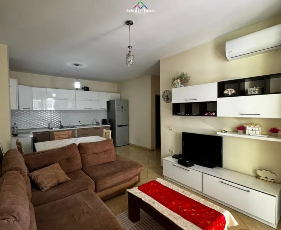 Tirane, jepet me qera apartament 1+1+Ballkon Kati 4, 50 m² 420 € (astir)