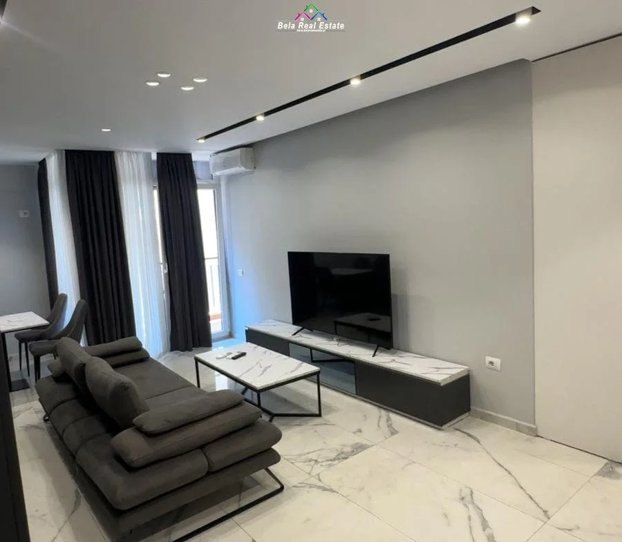 Tirane, jepet me qera apartament 1+1+Ballkon Kati 7, 70 m² 670 € (rruga panorama)
