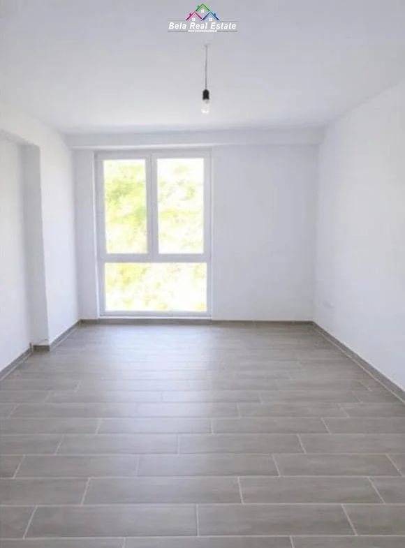 Tirane, jepet me qera zyre Kati 2, 94 m² 430 € (5 maji)