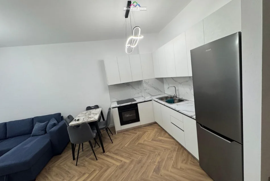 Tirane, jepet me qera apartament 1+1+Ballkon , 70 m² 580 € (golden park)