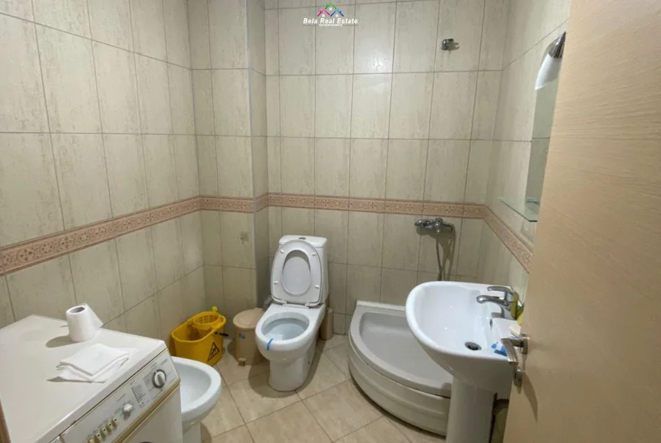 Tirane, jepet me qera apartament 1+1+Ballkon Kati 5, 55 m² 550 € (komuna e parisit)