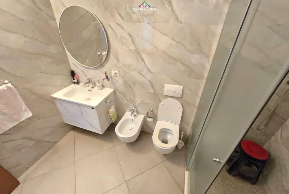 Tirane, jap me qera apartament 2+1 Kati 4, 107 m² 790 € (rruga e kavajes)