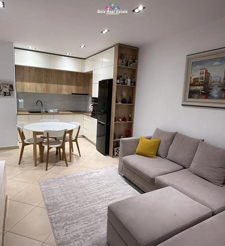 Tirane, jepet me qera apartament 1+1+Ballkon Kati 2, 65 m² 500 € (golden park)