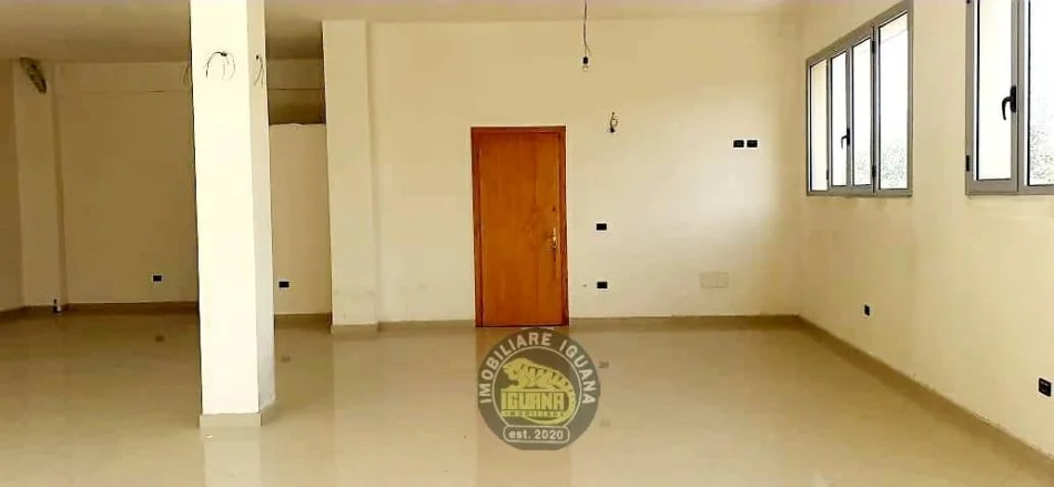 Kavaje, jepet me qera magazine Kati 1, 200 m² 309 € (Kavaje,afer qendres)