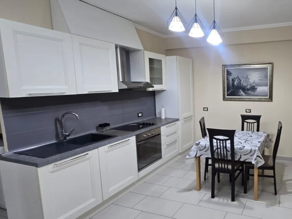 Tirane, jepet me qera apartament 2+1+Ballkon Kati 5, 95 m² 500 € (Astir)