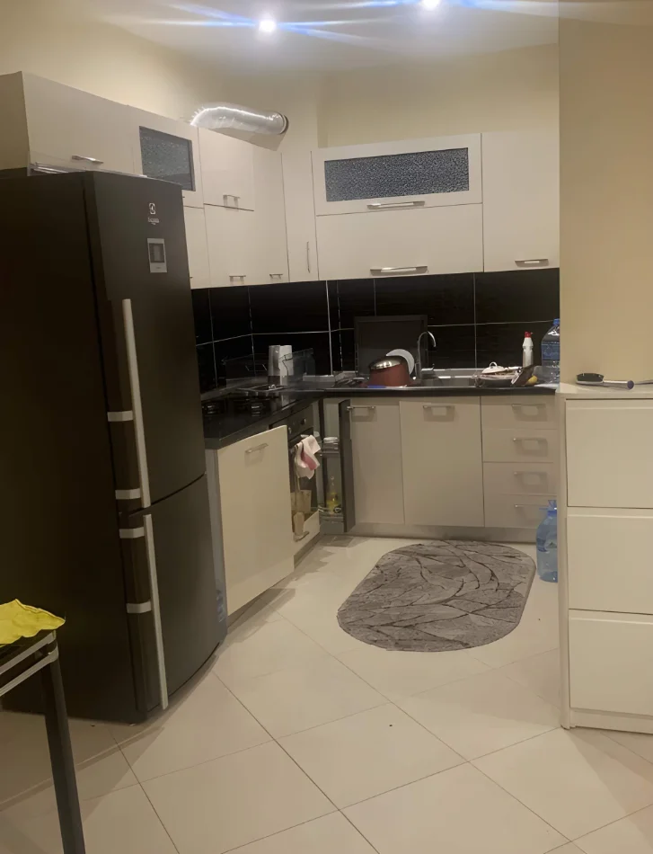 Tirane, jepet me qera apartament 1+1+Ballkon Kati 5, 80 m² 450 € (Astir)