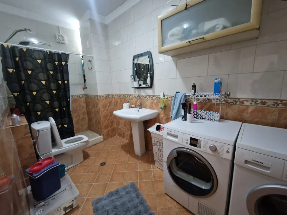Tirane, jepet me qera apartament 2+1 Kati 6, 84 m² 820 € (Rruga e Kavajes)