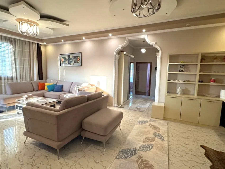 Tirane, jepet me qera Vile 2+1+Ballkon Kati 3, 145 m² 500 € (Rruga Njazi Meka)