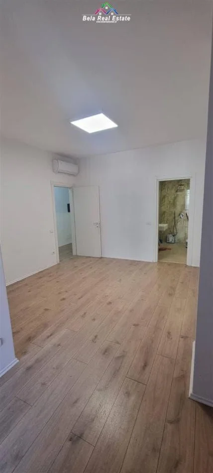 Tirane, jepet me qera zyre Kati 4, 117 m² 1.400 € (Bllok, Rruga Perlat Rexhepi)