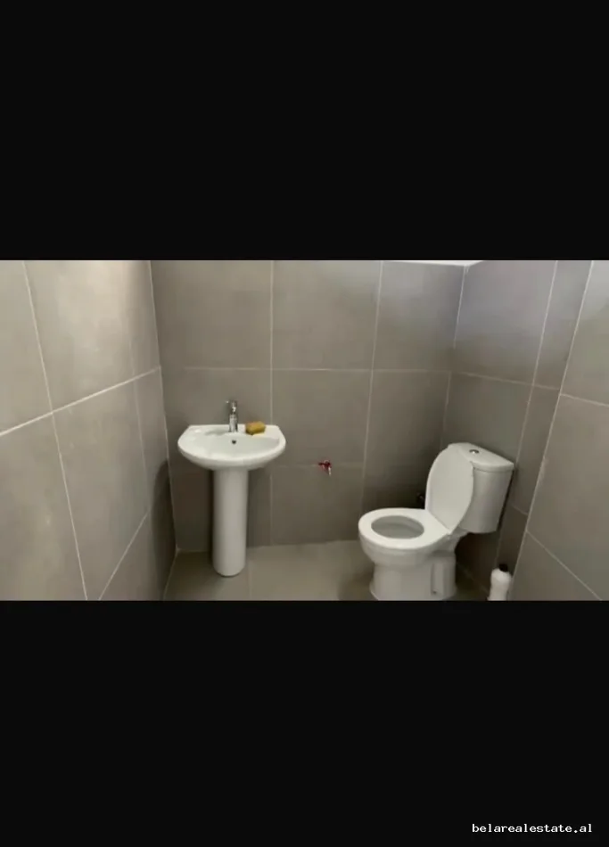 Tirane, jepet me qera magazine Kati 0, 180 m² 1.000 € 