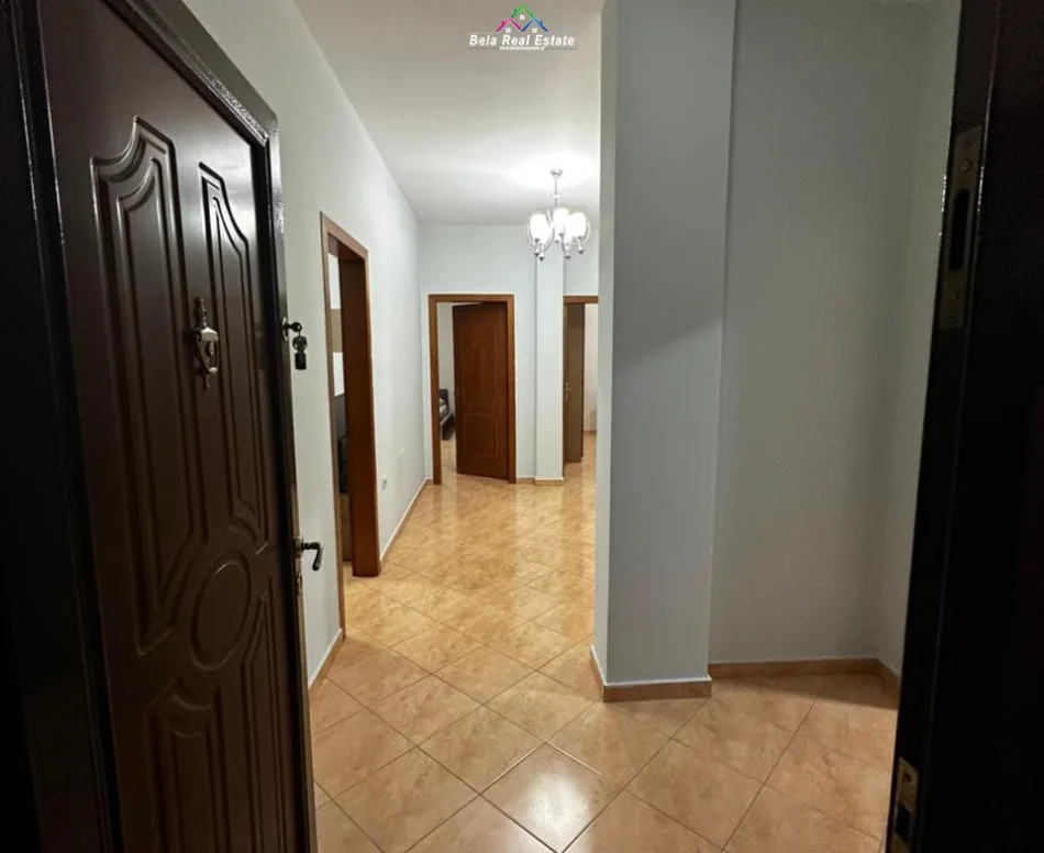 Tirane, jepet me qera Vile 3+1 Kati 3, 130 m² 580 € (teodor keko)