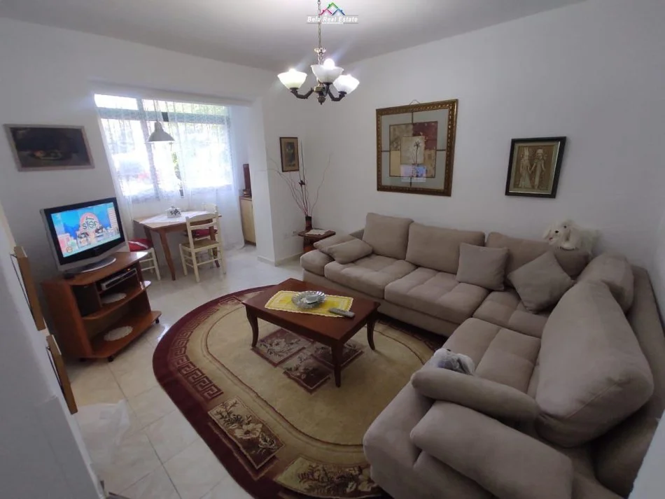 Tirane, jepet me qera apartament 1+1 Kati 1, 60 m² 400 € (21 Dhjetori, Rruga Frederik Shiroka)