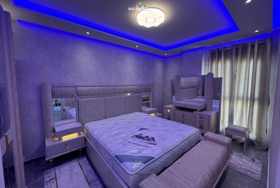 Tirane, jepet me qera apartament 1+1+Aneks Kati 8, 75 m² 500 € (univers city)