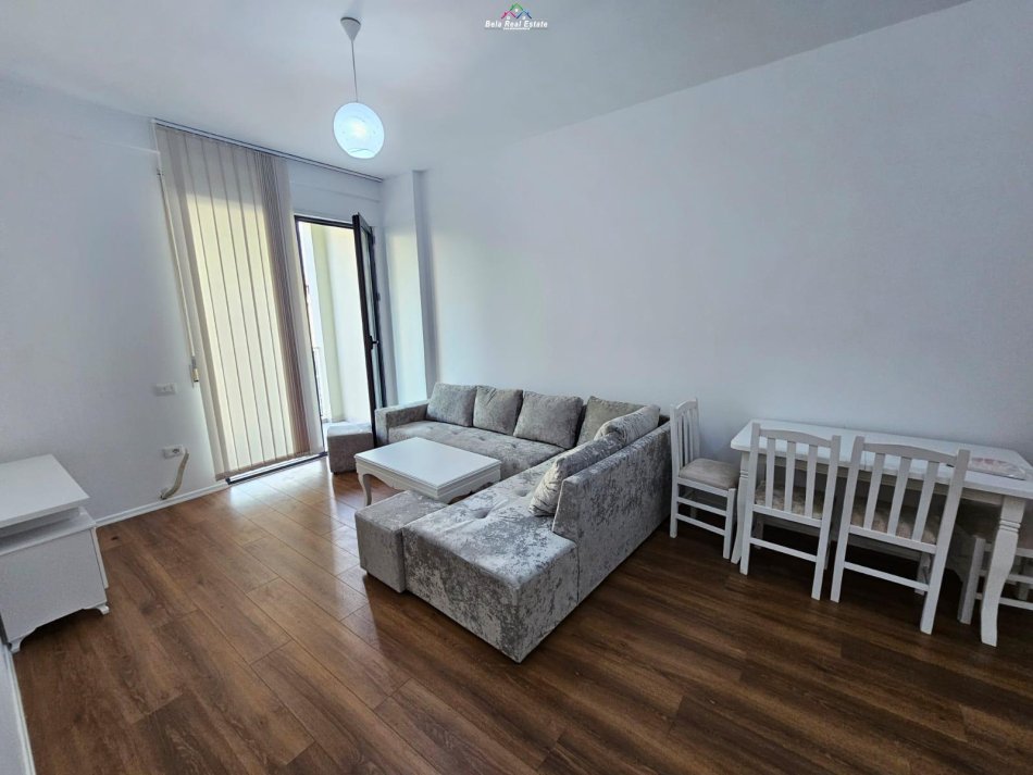 Tirane, jepet me qera apartament 1+1+Ballkon Kati 2, 65 m² 500 € (sadik petrela)
