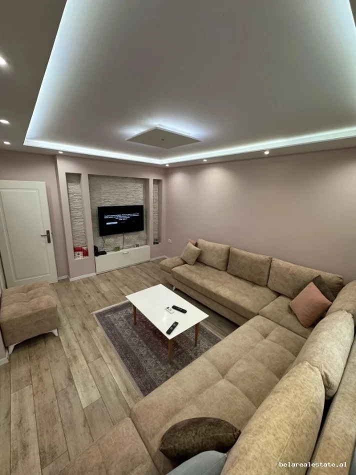 Tirane, jepet me qera apartament 1+1+Ballkon Kati 4, 64 m² 630 € (artan lenja)