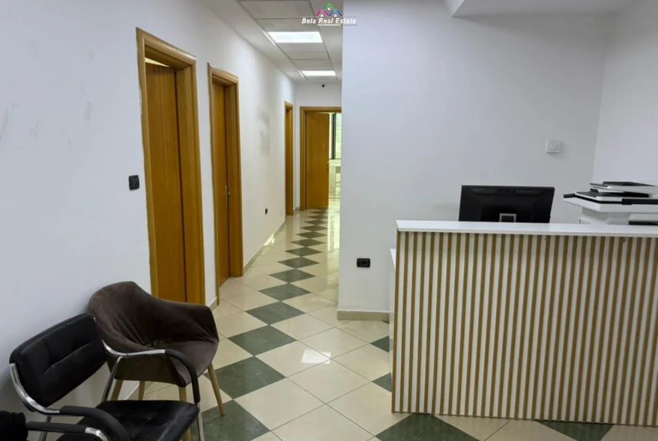Tirane, jepet me qera zyre Kati 6, 111 m² 3.160 € (deshmoret e kombit)