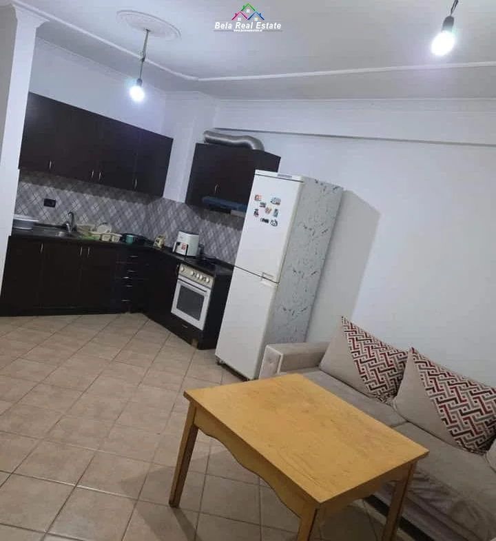 Tirane, jepet me qera apartament 1+1+Ballkon Kati 3, 60 m² 420 € (astir)