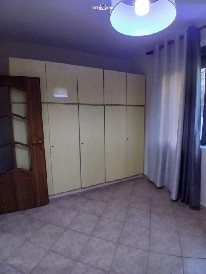 Tirane, jepet me qera apartament 1+1+Ballkon Kati 1, 65 m² 600 € (hoxha tahsim)