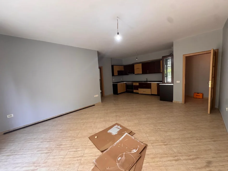 Tirane, jepet me qera zyre Kati 2, 65 m² 470 € (KODRA E DIELLIT)