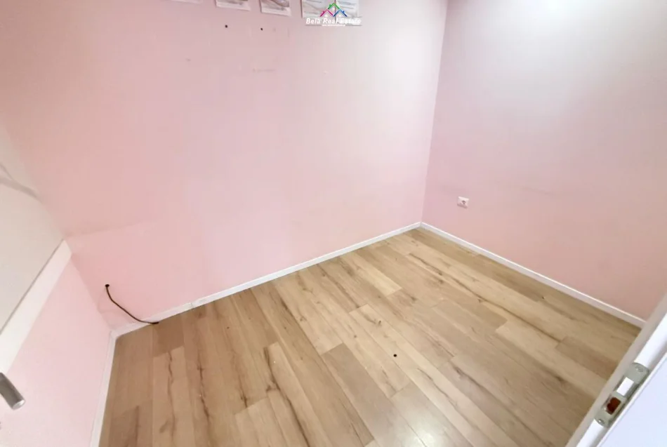 Tirane, jepet me qera ambjent biznesi Kati 2, 118 m² 1.500 € (Rruga Sulejman Delvina)