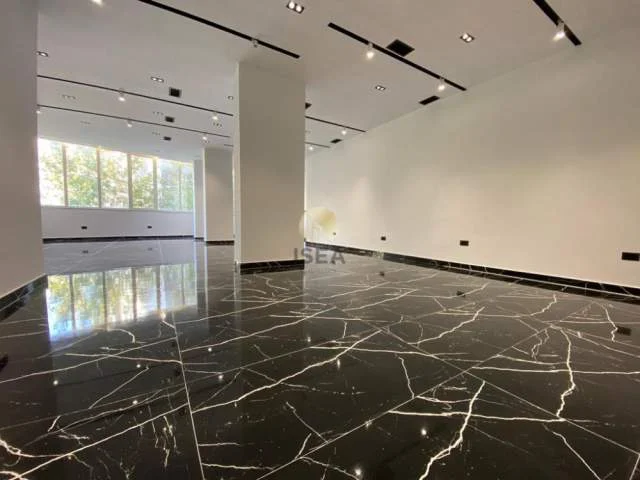 Tirane, jepet me qera zyre Kati 2, 117 m² 2000 Euro (në zonën e Don Boskos, pranë Viva Market)