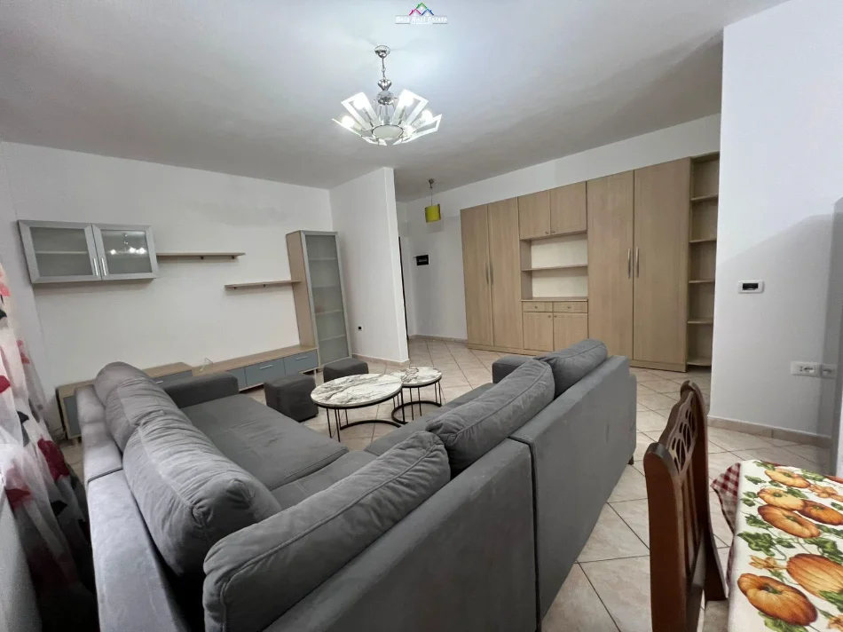 Tirane, jepet me qera apartament Kati 2, 120 m² 1.000 € (bllok)