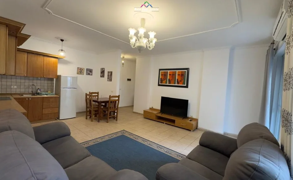 Tirane, jepet me qera apartament 1+1 Kati 3, 70 m² 700 € (Qender)