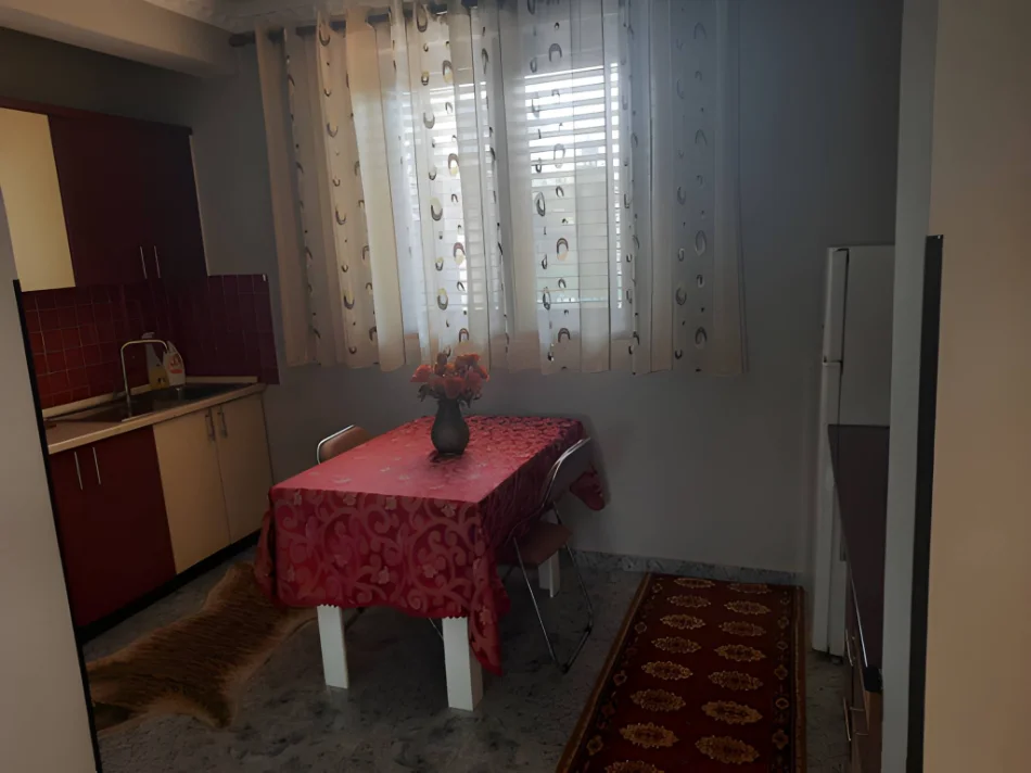 Tirane, jepet me qera apartament 2+1+Ballkon , 90 m² 450 € (Astir)