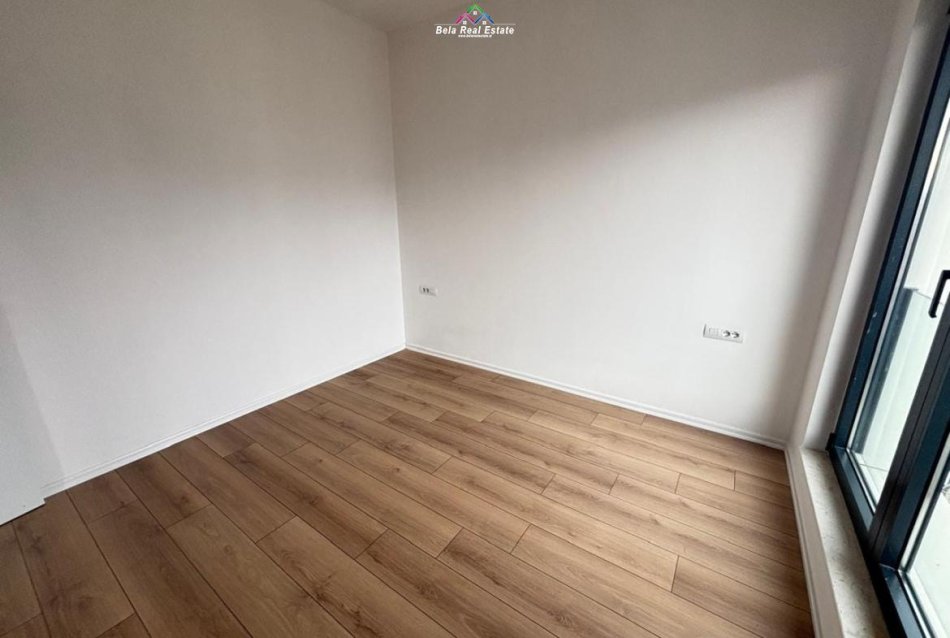 Tirane, jepet me qera zyre Kati 12, 67 m² 450 € (Rruga e Barrikadave)