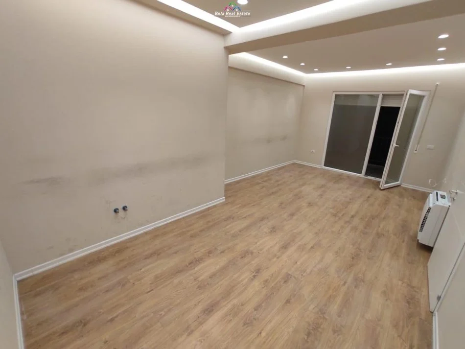 Tirane, jepet me qera zyre Kati 3, 104 m² 600 € (Selvia, Rruga e Dibres)