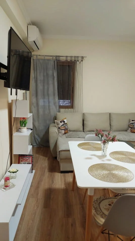 Tirane, jepet me qera Vile 1+1+Ballkon Kati 2, 70 m² 600 € (myslym shyr)