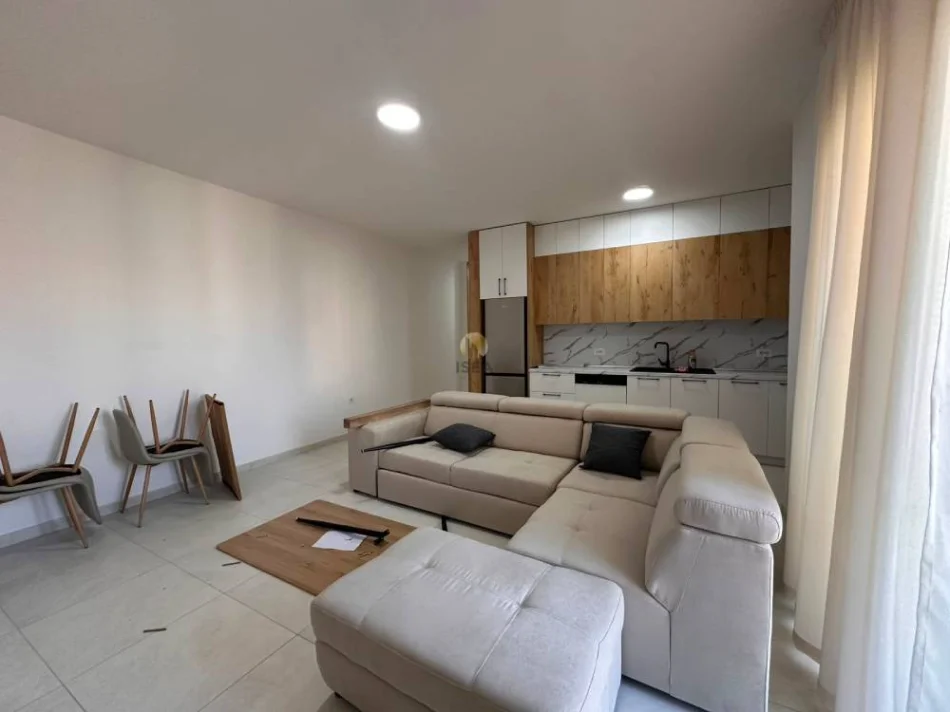 Tirane, jepet me qera apartament 2+1+Aneks+Ballkon Kati 5, 100 m² 750 € (Ish Frigoriferi Rruga Besa)