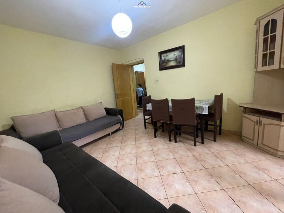 Tirane, jepet me qera apartament 1+1+Ballkon Kati 2, 50 m² 320 € (todi shkurti)