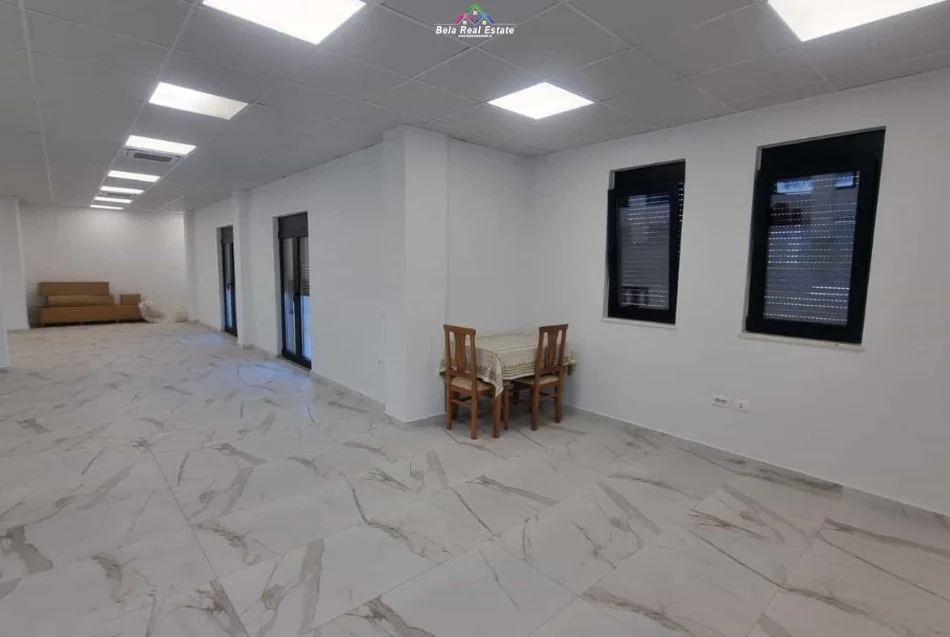 Tirane, jepet me qera zyre , 350 m² 3.000 € (TEG)