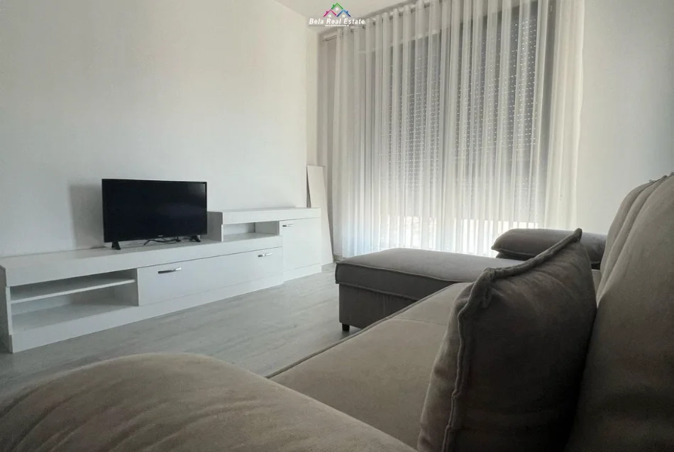 Tirane, jepet me qera apartament 1+1+Ballkon Kati 8, 65 m² 550 € (xhanfize keko)