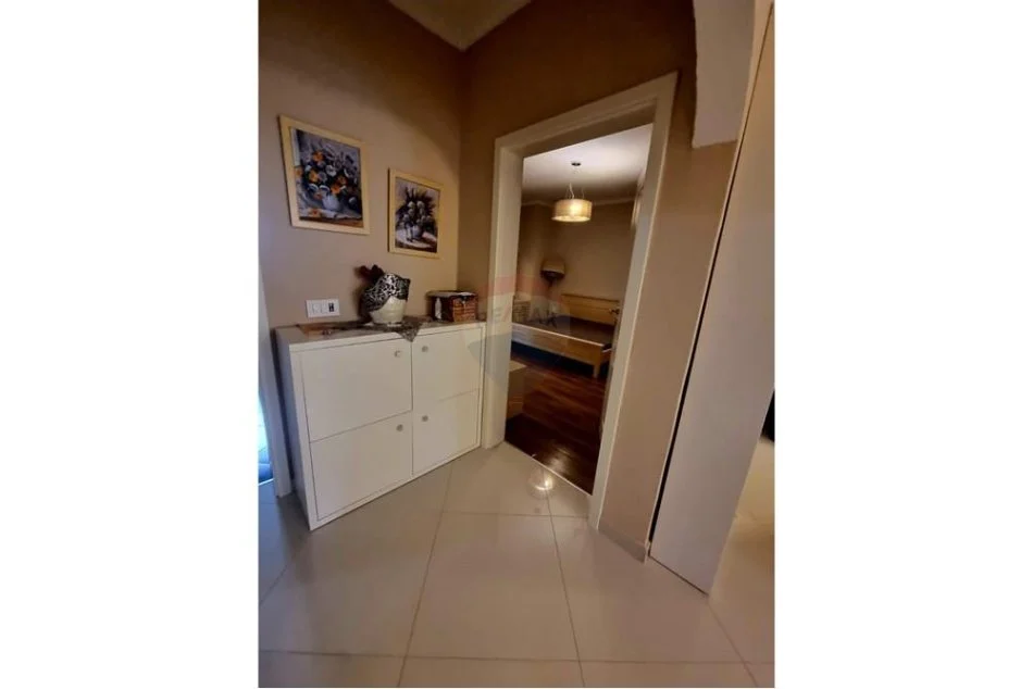 Tirane, jepet me qera apartament 3+1 Kati 3, 134 m² 800 € (Rruga e Kavajes)