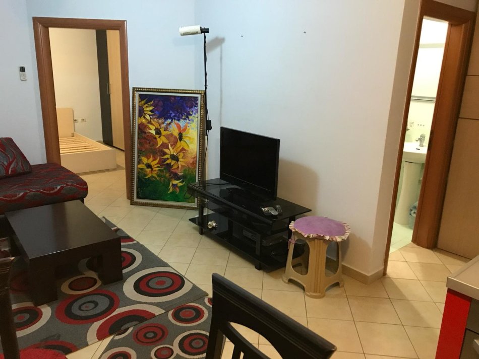 Tirane, jepet me qera apartament 1+1+Ballkon Kati 6, 52 m² 500 € (vasil shanto)