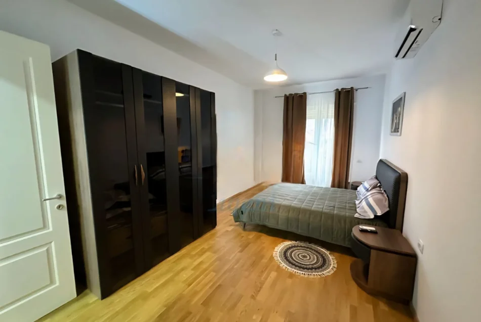 Tirane, jepet me qera apartament 2+1 Kati 1, 95 m² 1.200 € (secret garden residenc)
