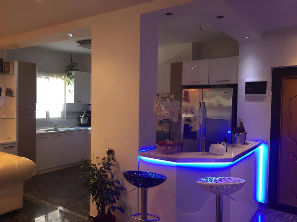 Tirane, jepet me qera apartament 2+1 Kati 6, 125 m² 800 € (Komuna e Parisit)