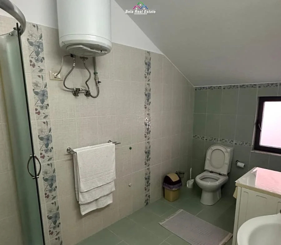 Tirane, jepet me qera Vile 3+1 Kati 2, 144 m² 870 € (medar shtylla)