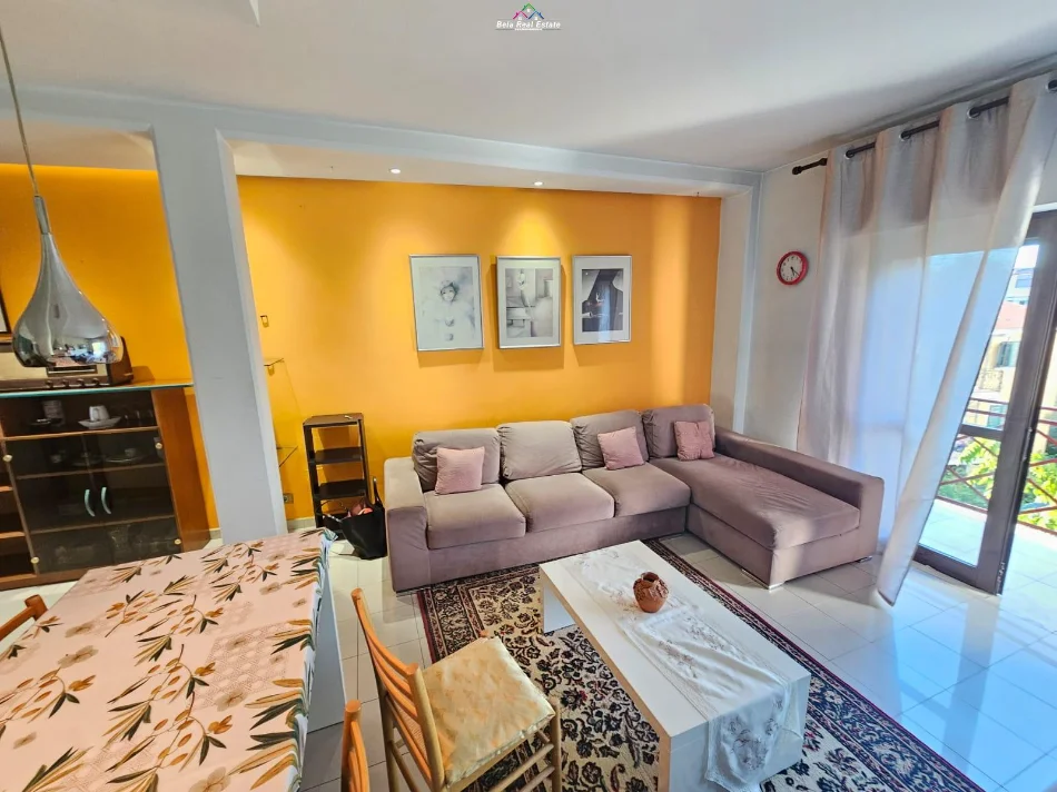 Tirane, jepet me qera apartament 1+1+Ballkon Kati 3, 60 m² 530 € (Rruga e Kavajes)