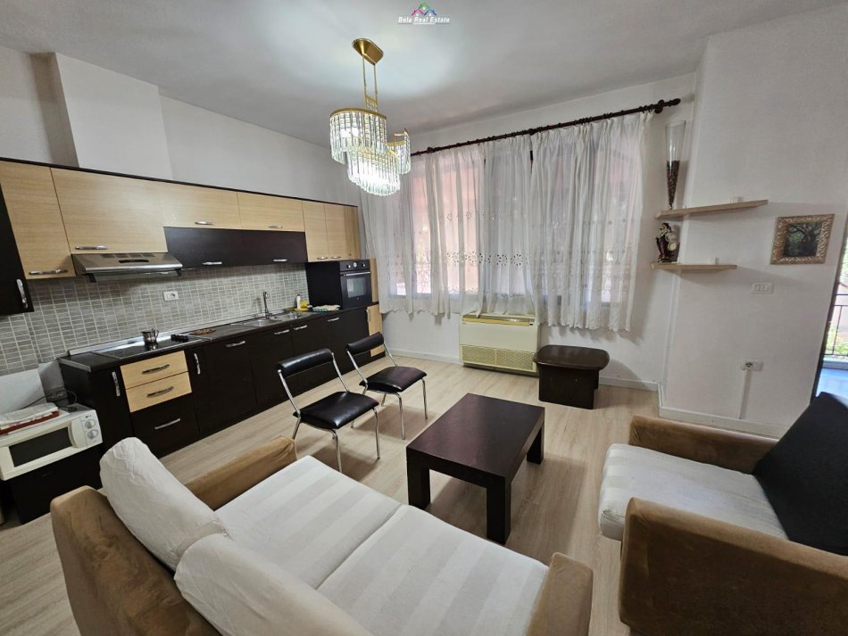 Tirane, jepet me qera Vile 3+1 Kati 1, 135 m² 500 € (tregu elektrik)